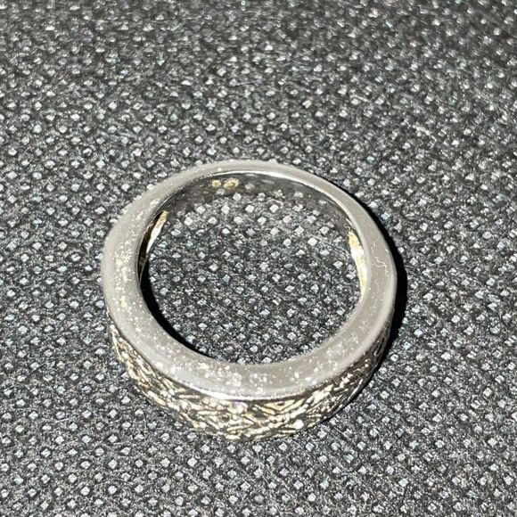 Beautiful ring  - Picture 3 of 8